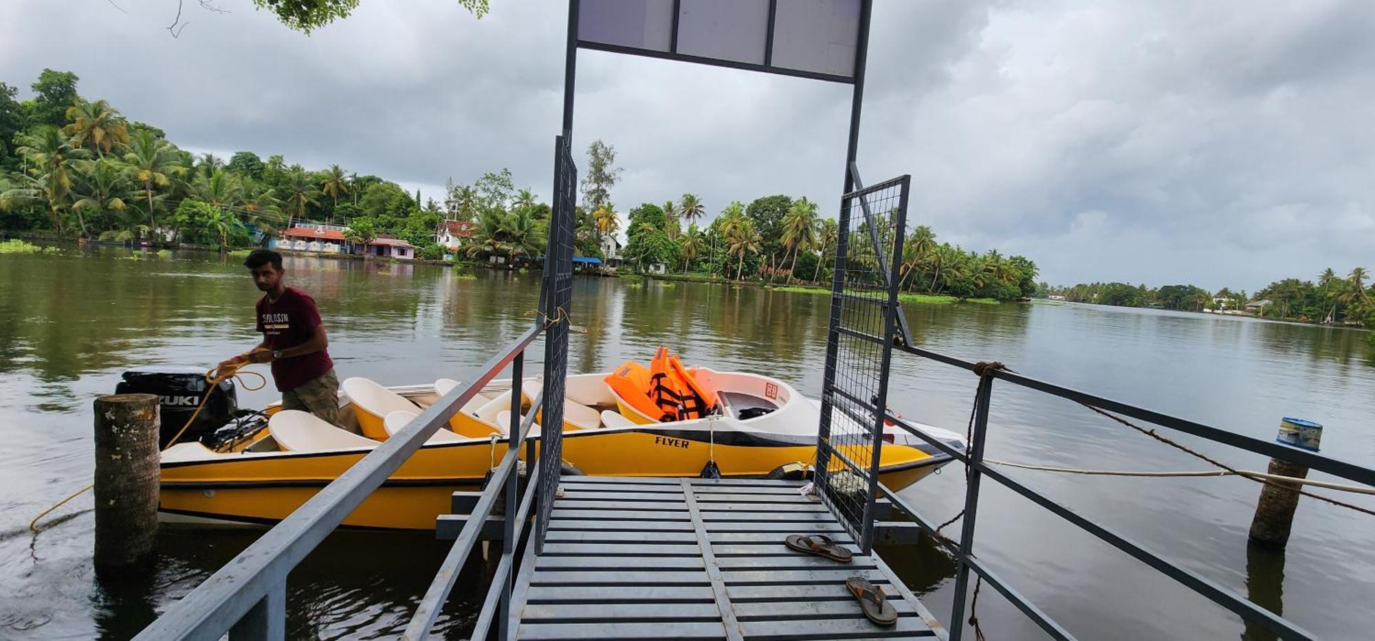 Punerjeni Homes Alappuzha 외부 사진