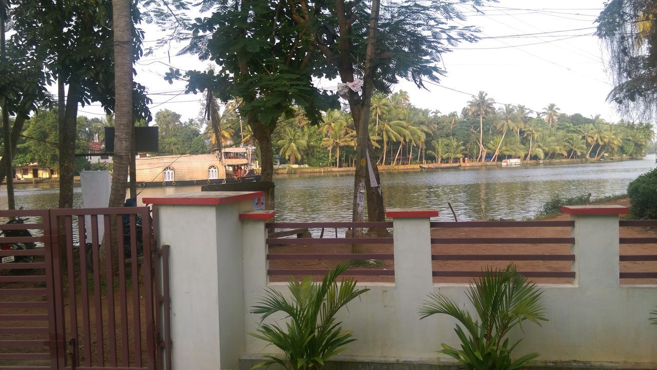 Punerjeni Homes Alappuzha 외부 사진