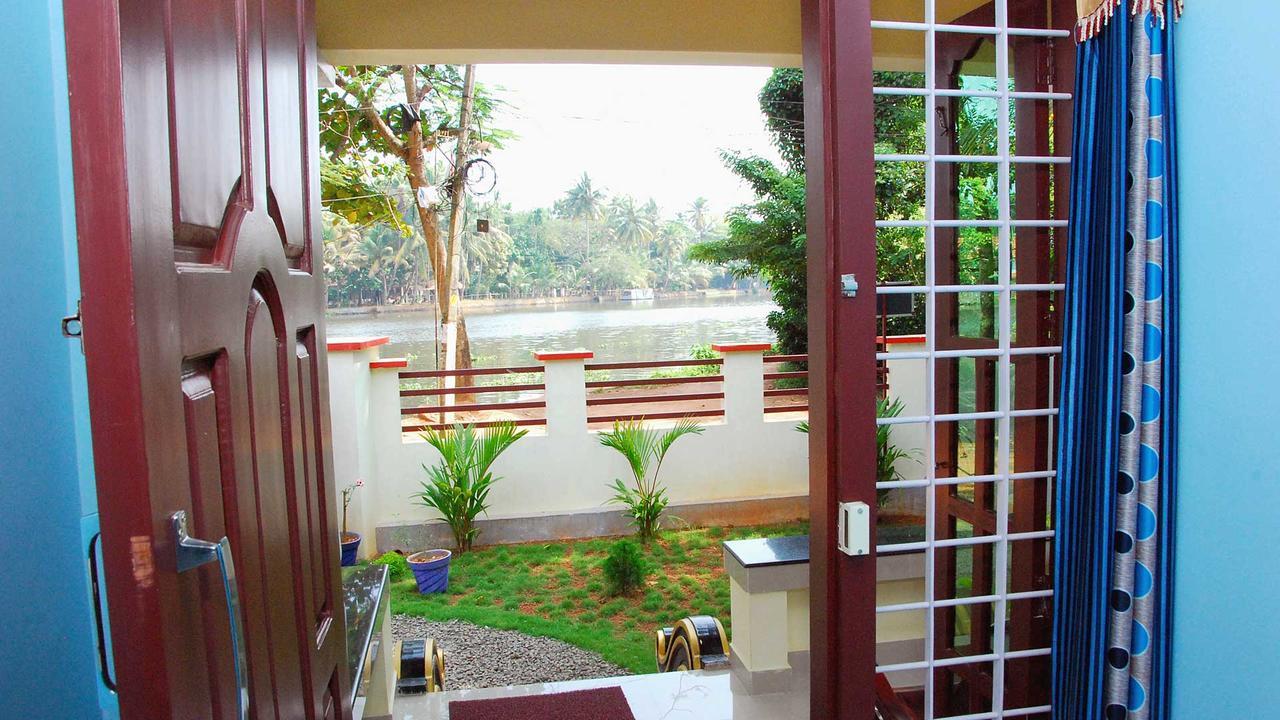 Punerjeni Homes Alappuzha 외부 사진