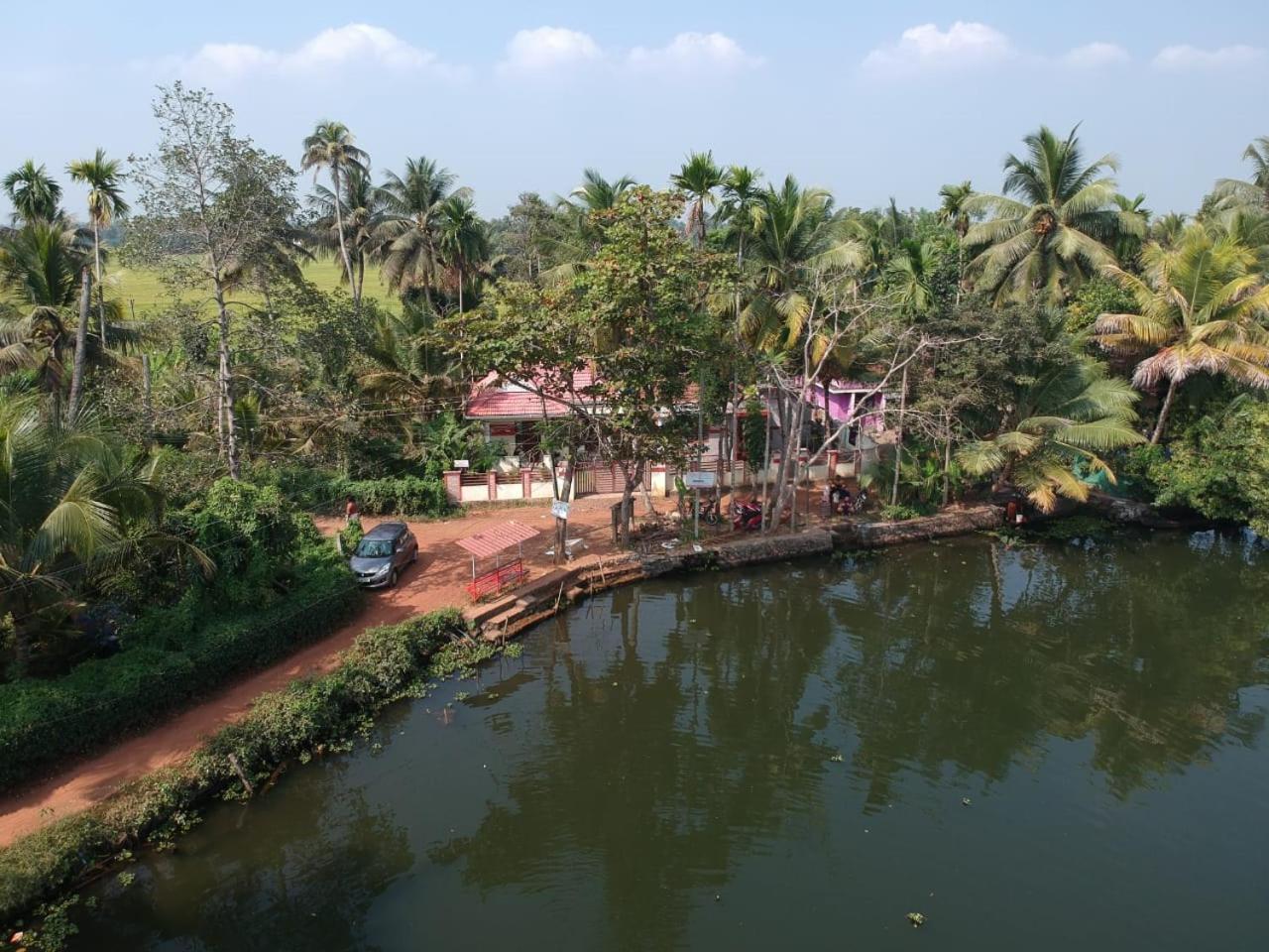 Punerjeni Homes Alappuzha 외부 사진