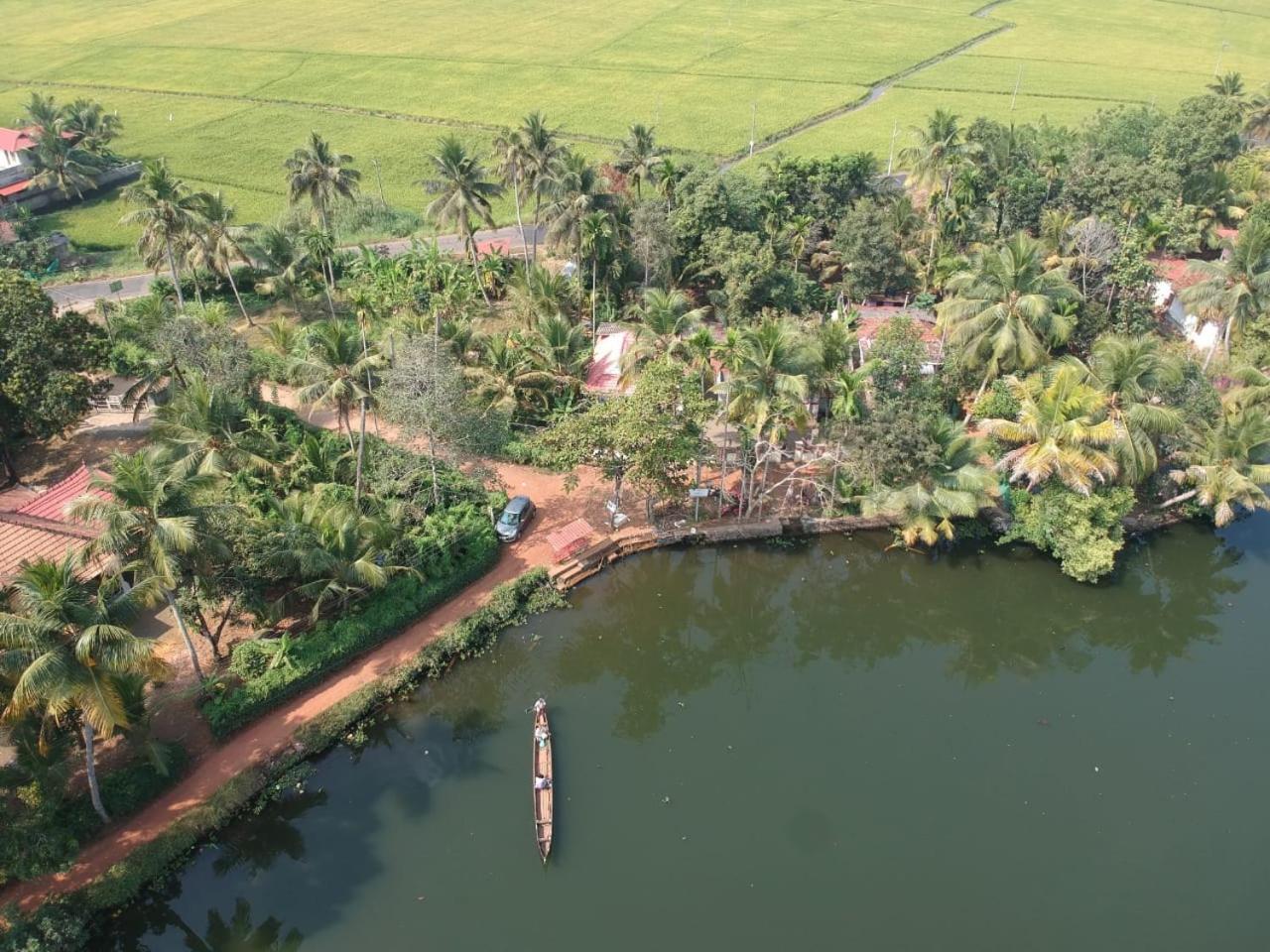 Punerjeni Homes Alappuzha 외부 사진