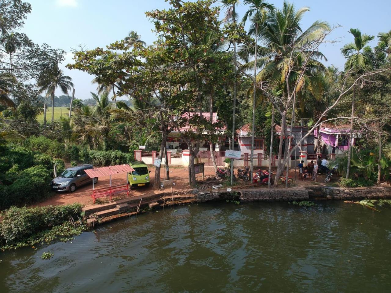 Punerjeni Homes Alappuzha 외부 사진